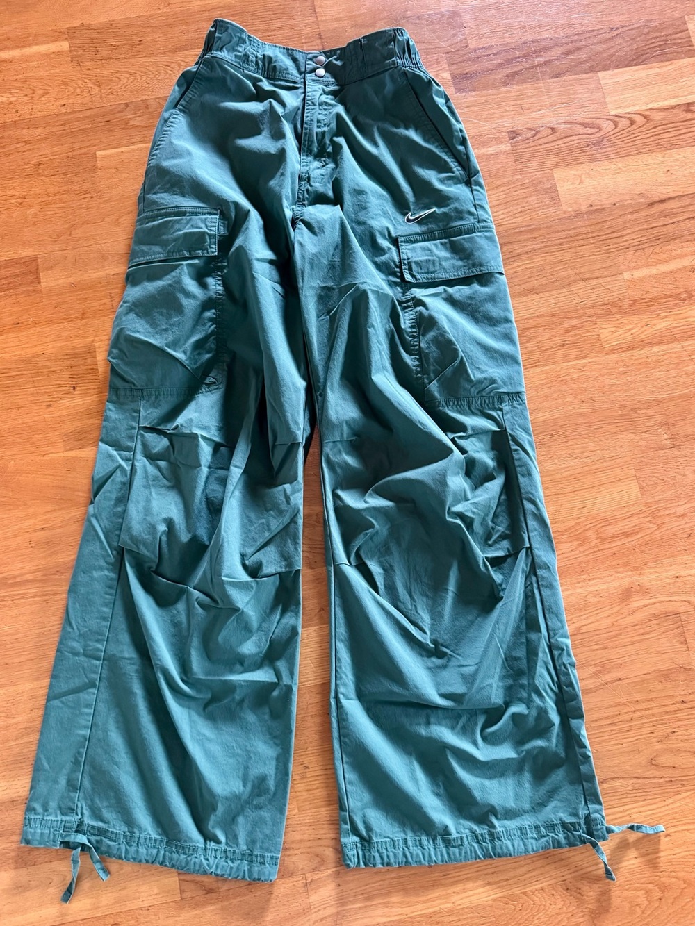 Women’s NIKE baggy cargo pants size XS